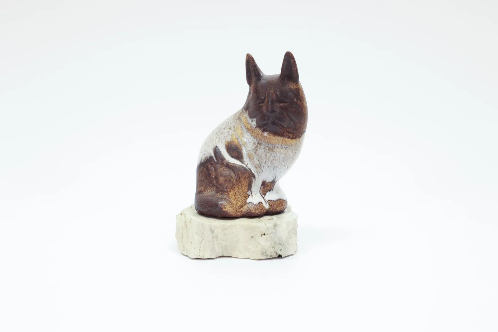 Maigon Daga Studio Pottery Cat, Signed Stone