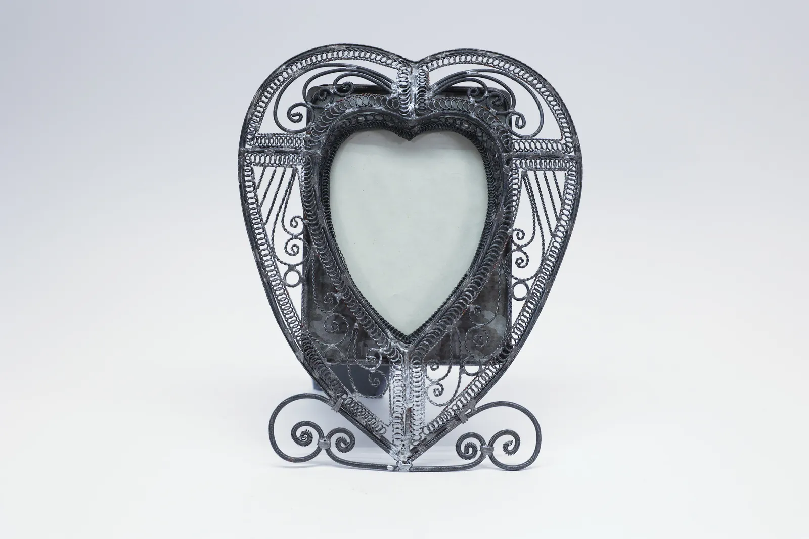 Vintage Mexican Filigree Wire Heart Photo Frame